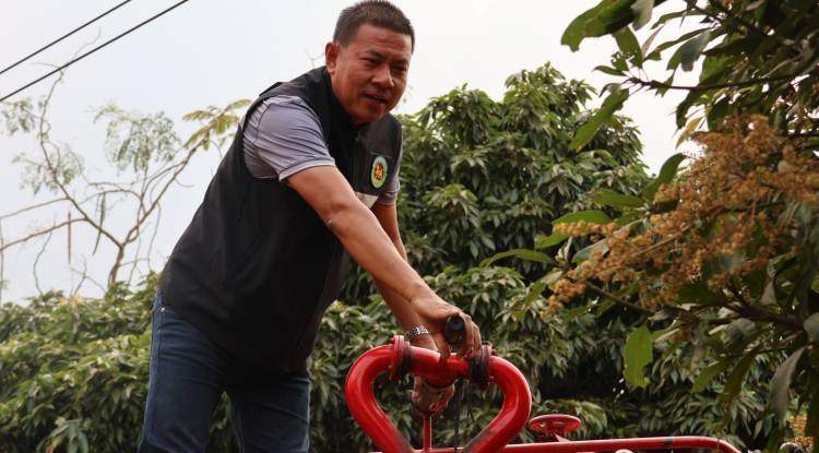 ลงพื้นที่นำรถบรรทุกน้ำให้ความช่วยเหลือประชาชน