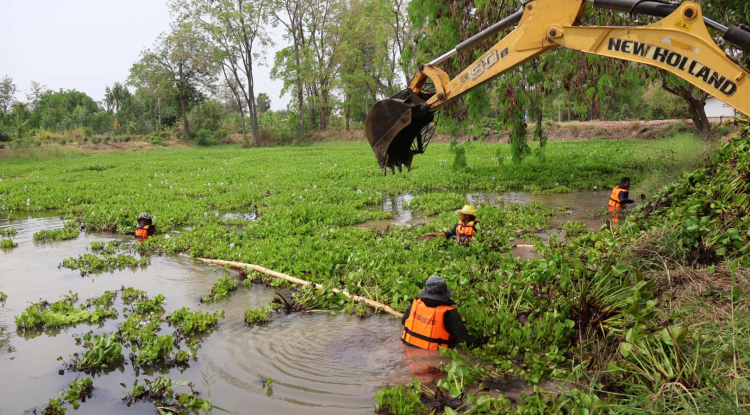 กำจัดวัชพืชน้ำเพื่อสร้างทัศนียภาพที่ดีให้แก่ชุมชน