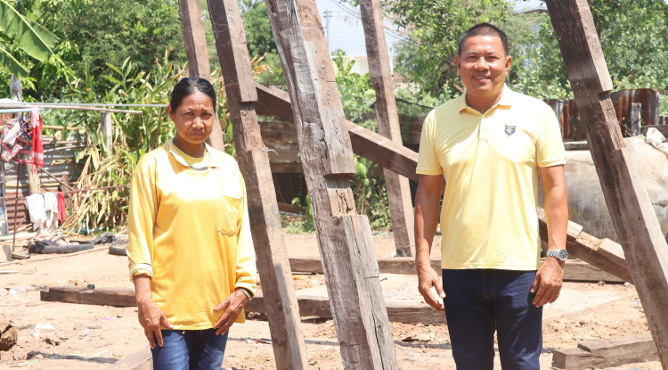 ลงพื้นที่ช่วยเหลือบ้านที่ถูกผลกระทบจากพายุฤดูร้อน