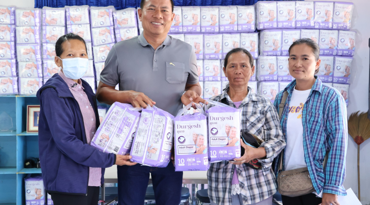มอบผ้าอ้อมผู้ใหญ่ให้ผู้ที่มีภาวะป่วยติดเตียง ณ เทศบาลตำบลจระเข้หิน 