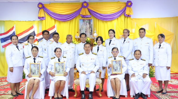 พิธีรับพระราชทานพระบรมฉายาลักษณ์ พระบาทสมเด็จพระเจ้าอยู่หัวและ สมเด็จพระนางเจ้าสุทิดา พัชรสุธาพิมลลักษณ พระบรมราชินี 