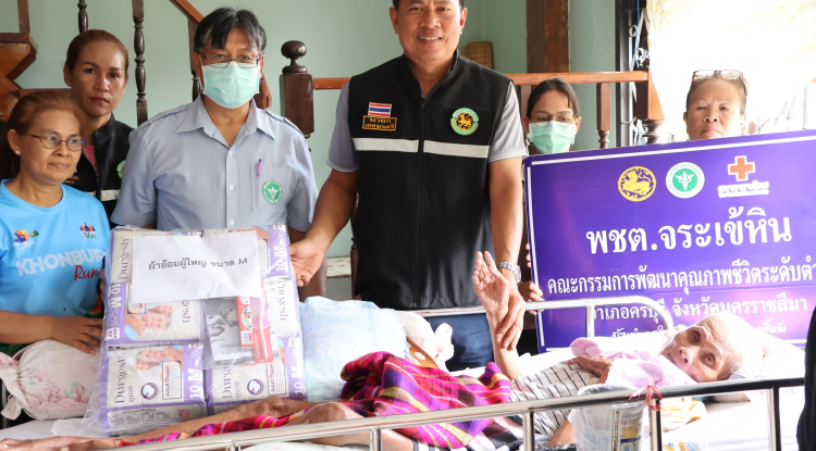 ลงพื้นที่เยี่ยมบ้านมอบผ้าอ้อมผู้ใหญ่ให้ผู้ที่มีภาวะพึ่งพิง ติดบ้าน ติดเตียง ณ เขตเทศบาลตำบลจระเข้หิน