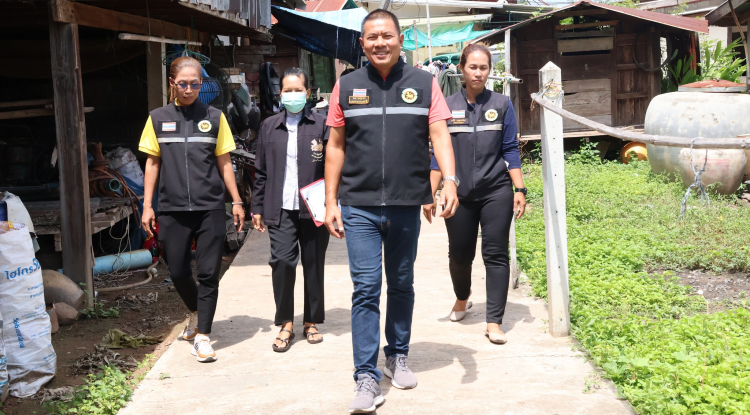 ลงพื้นที่มอบบัตรประจำตัวคนพิการให้แก่ผู้พิการ 