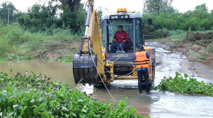 ได้ลงพื้นที่กำจัดวัชพืชน้ำ เพื่อทัศนียภาพที่ดี ณ คลองจระเข้หิน 