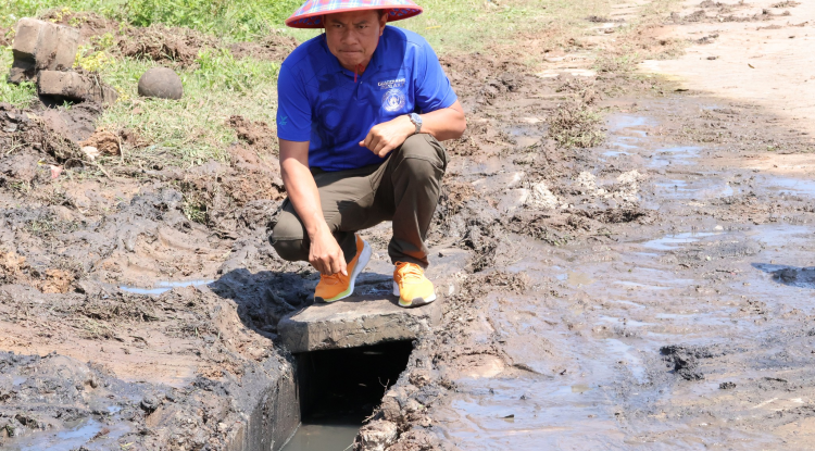 ลงพื้นที่ขุดลอกท่อระบายน้ำ ณ หมู่ที่ 8 และ หมู่ที่ 3 ตำบลจระเข้หิน อำเภอครบุรี จังหวัดนครราชสีมา