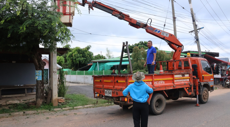 ลงพื้นที่ติดตั้งโครมไฟ เพื่อเพิ่มความส่องสว่าง บ้านจระเข้หินหมู่ที่ 1