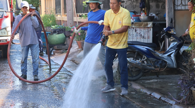 ลงพื้นลอกรางระบายน้ำหมู่ที่ 2