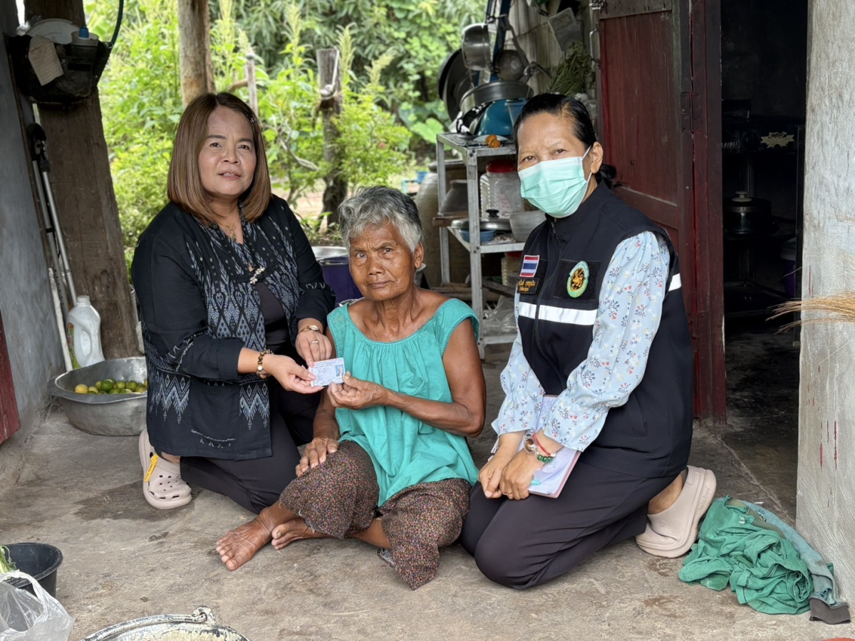 ลงพื้นที่มอบบัตรผู้พิการ ในเขตเทศบาลตำบลจระเข้หิน