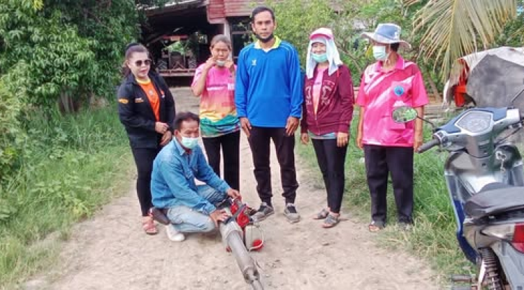 ลงพื้นที่พ่นหมอกควันกำจัดยุงเพื่อควบคุมโรคไข้เลือดออก