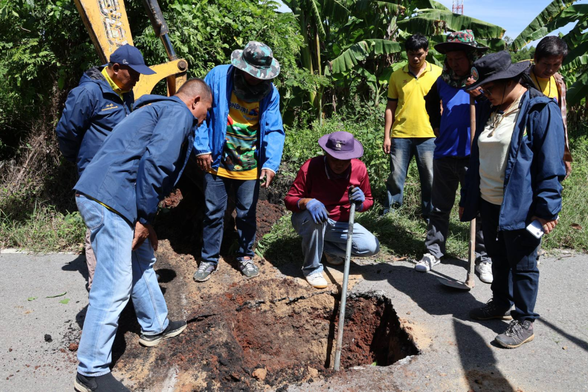 ลงพื้นที่ปรับปรุงซ่อมแซมถนนที่ชำรุด