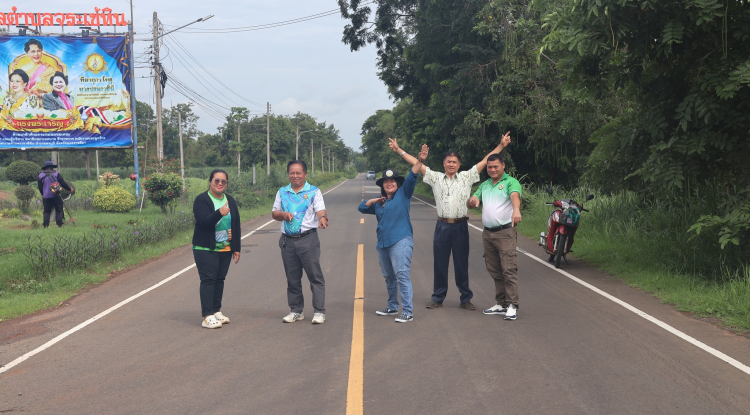 ลงพื้นที่สำรวจตรวจสอบถนนจากเส้นทางสามแยกทางเข้าหมู่บ้านจระเข้หินผ่านถนนเส้นหลักกลางบ้านไปถึงบริเวณสะพานคลองจระเข้หิน เพื่อที่จะทำการซ้อมแซ่มและปรับปรุงผิวทางที่ชำรุดให้ดียิ่งขึ้น
