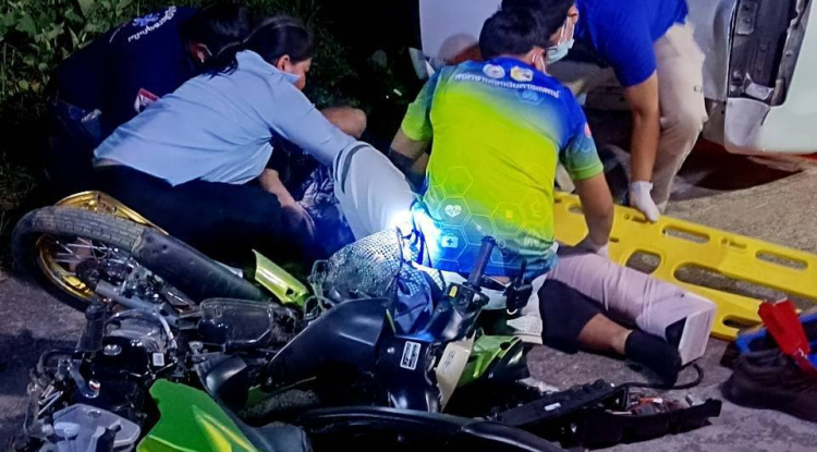 ลงพื้นที่ช่วยเหลือประชาชนซึ่งเกิดอุบัติเหตุทางท้องถนนพร้อมนำตัวส่งโรงพยาบาลครบุรี 