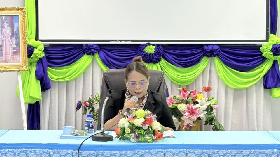 การประชุมคณะกรรมการพิจารณาคัดเลือกสื่อการเรียนการสอน วัสดุการศึกษาและเครื่องเล่นพัฒนาการเด็กปฐมวัย ศูนย์พัฒนาเด็กเล็กชุมชนจระเข้หิน และศูนย์พัฒนาเด็กเล็กบ้านไผ่ ณ อาคาร 2 ชั้น 2 สำนักงานเทศบาลตำบลจระเข้หิน