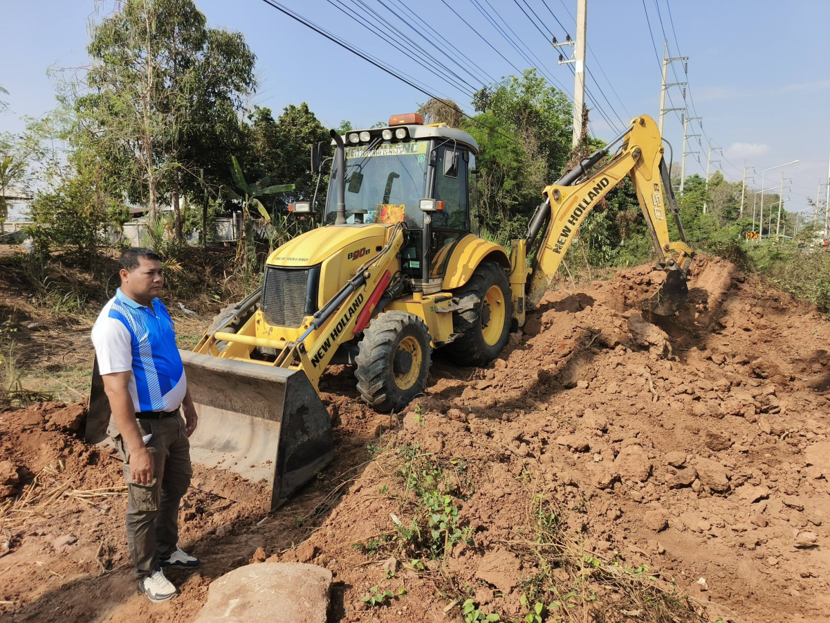 ลงพื้นที่ปรับภูมิทัศน์แก้ไขปัญหาการระบายน้ำเพื่อช่วยเพิ่มประสิทธิภาพในการไหลเวียนของน้ำและป้องกันปัญหาน้ำท่วมขังในช่วงฝนตกหนักตามคำร้องขอที่เขียนเข้ามายังสำนักงานเทศบาลตำบลจระเข้หิน