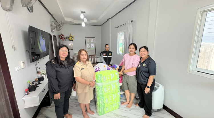 ดำเนินการลงพื้นมอบแพมเพิส ให้แก่ผู้ป่วยติดเตียง 