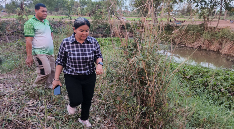 ลงพื้นที่สำรวจน้ำในคลองบริเวณฌาปนสถานตำบลจระเข้หิน