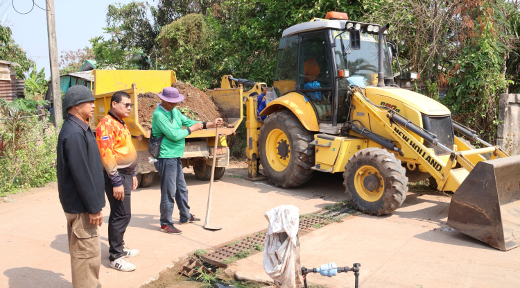 ลงพื้นที่ขุดลอกท่อระบายน้ำเพื่อกำจัดเศษขยะ สิ่งปฏิกูล ดินโคลนซึ่งช่วยเพิ่มประสิทธิภาพการไหลเวียนของน้ำและป้องกันปัญหาน้ำท่วมขังในช่วงฝนตกหนัก 