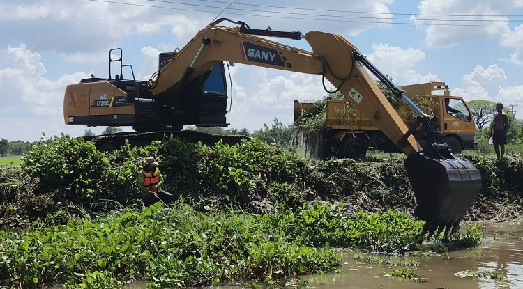ลงพื้นที่ปรับภูมิทัศน์กําจัดวัชพืชน้ำบริเวณฌาปนสถานตำบลจระเข้หิน ณ ฌาปนสถานตำบลจระเข้หิน ตำบลจระเข้หิน อำเภอครบุรี จังหวัดนครราชสีมา 