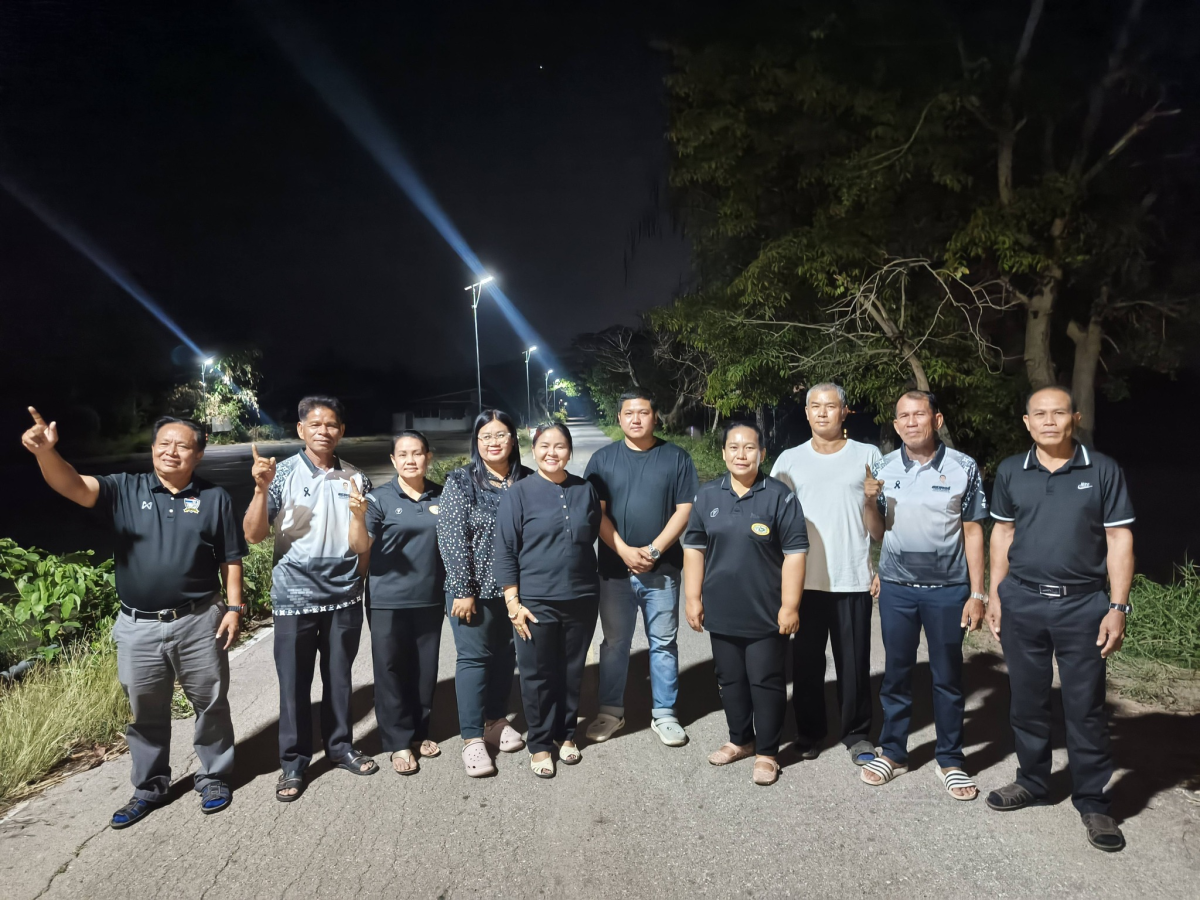 ลงพื้นตรวจสอบการติดตั้งไฟส่องสว่างพลังงานแสงอาทิตย์(Solar cell)บริเวณซอยข้างลานกีฬาหมู่ที่ 2 