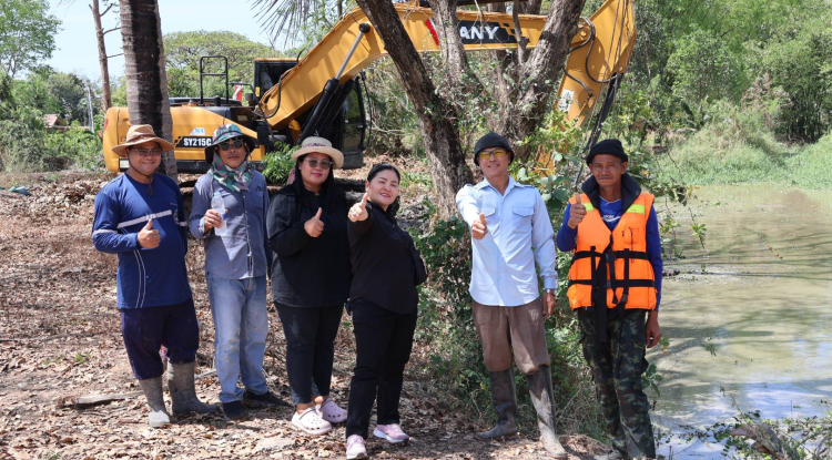 ลงพื้นที่ปรับภูมิทัศน์กําจัดวัชพืชน้ำบริเวณฌาปนสถานตำบลจระเข้หิน 