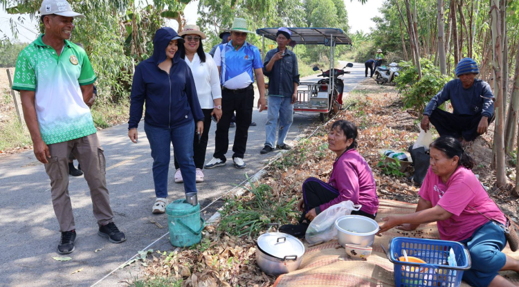 ลงสำรวจพื้นที่เพื่อที่จะทำการติดไฟส่องสว่างเพิ่มความปลอดภัยในการสัญจร ลดอุบัติเหตุ และป้องกันอาชญากรรมในเวลากลางคืน ณ หมู่ที่ 2 ตำบลจระเข้หิน อำเภอครบุรี จังหวัดนครราชสีมา