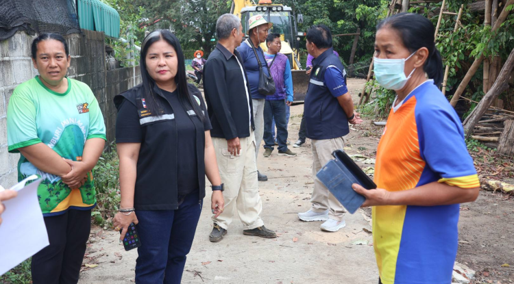 ลงพื้นที่สำรวจถนนและลงพื้นที่พบปะประชาชน ณ หมู่ที่ 6 บ้านไผ่ ตำบลจระเข้หิน อำเภอครบุรี จังหวัดนครราชสีมา