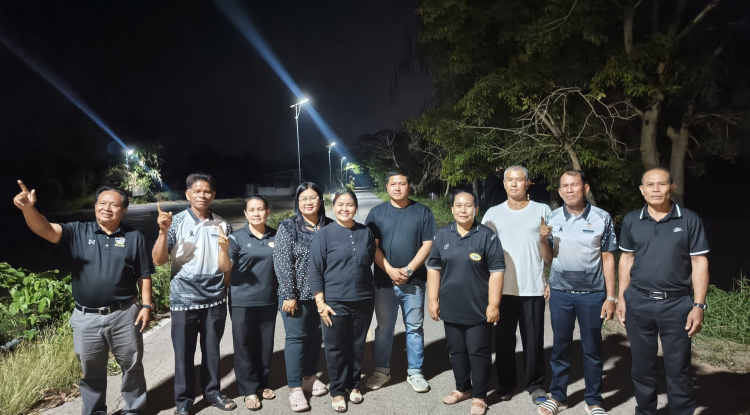 ลงพื้นตรวจสอบการติดตั้งไฟส่องสว่างพลังงานแสงอาทิตย์(Solar cell)บริเวณซอยข้างลานกีฬาหมู่ที่ 2 