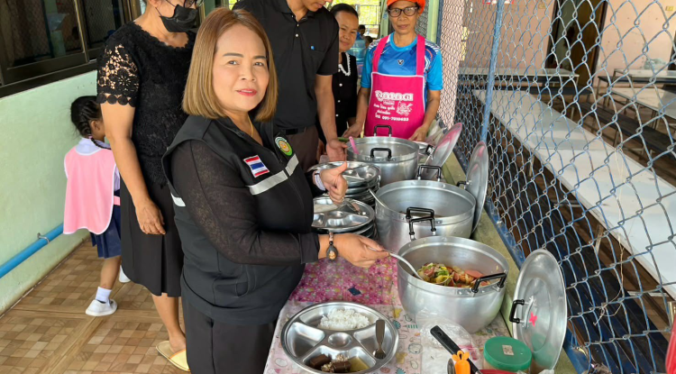 ลงพื้นที่ตรวจอาหารกลางวันเพื่อให้นักเรียนศูนย์พัฒนาเด็กเล็ก ได้รับประทานอาหารที่มีประโยชน์ถูกสุขอนามัย