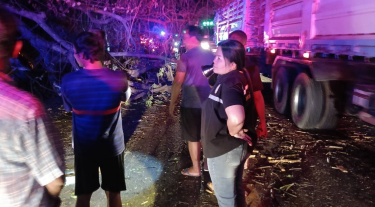 ลงพื้นที่ช่วยเหลือประชาชนซึ่งเกิดอุบัติเหตุทางท้องถนน