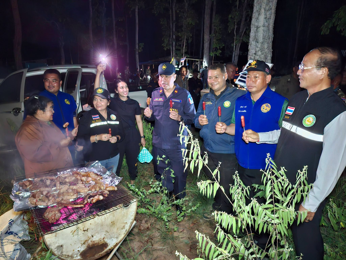 ประชุมรับฟังการรายงานสถานการณ์ปัญหาและอุปสรรคจากตัวแทนชาวบ้านและเจ้าหน้าที่ในพื้นที่ เพื่อนำมาประมวลผลและวางแนวทางแก้ไขปัญหาต่อไป
