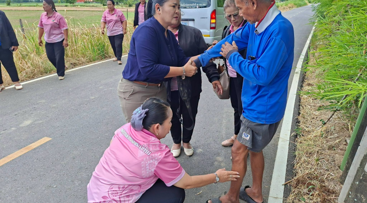 ลงพื้นที่ช่วยเหลือประชาชนซึ่งเกิดอุบัติเหตุทางท้องถนนพร้อมนำตัวส่งโรงพยาบาลส่งเสริมสุขภาพตำบลจระเข้หิน
